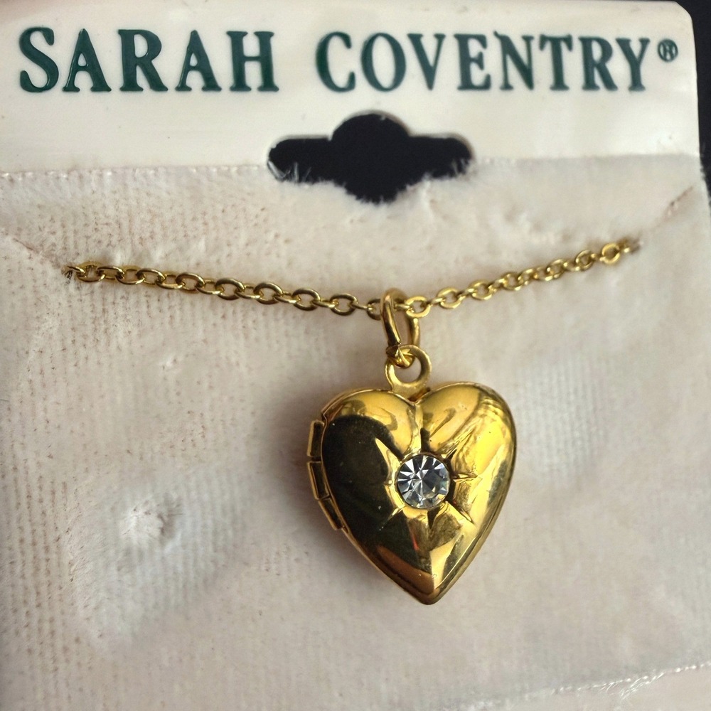 Vintage Sarah Coventry Locket Necklace Heart Rhinestone Gold Tone